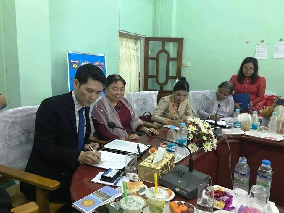 Ceremony of signing extension of MoU between Faculty of Pharmacy, Silpakorn University and Universities of Pharmacy