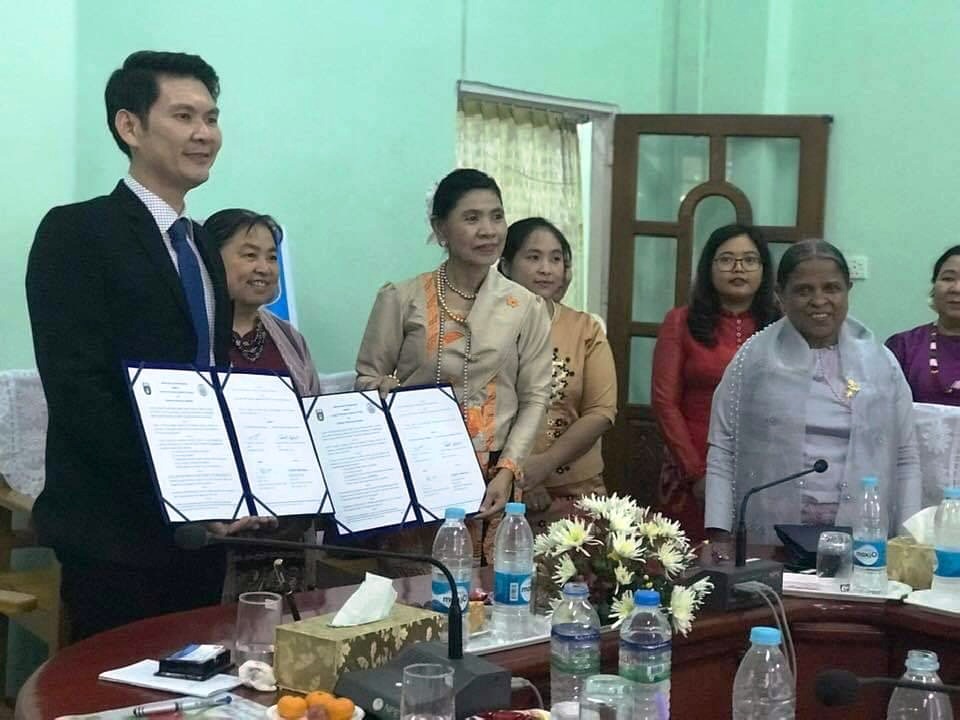 Ceremony of signing extension of MoU between Faculty of Pharmacy, Silpakorn University and Universities of Pharmacy